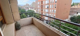 Appartamento  Calle corredera. Piso muy céntrico con cuatro habitaciones y balcón.