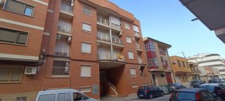 Attico  Calle montealegre. Acogedor ático de cuatro dormitorios y terraza muy cerca del cen