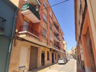 Pis  Calle santa lucia. Piso muy amplio a dos minutos del centro. con patio y garaje.