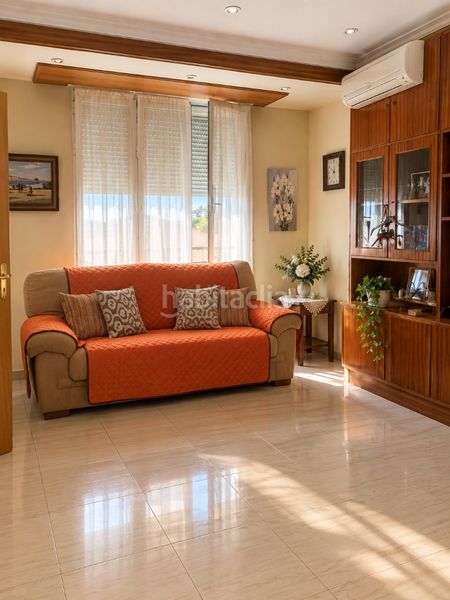 Foto d83e65f8-1589-48dc-9fc4-d831e27552c5. Piso  muy amplio a dos minutos del centro. con patio y garaje. en Almansa