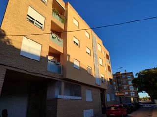 Flat  Calle la rosa. Piso seminuevo de dos habitaciones con garaje