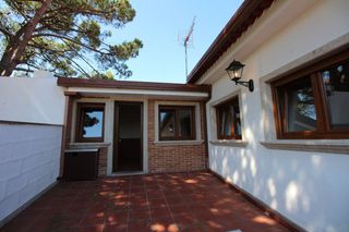 Miete Erdgeschoss in Rúa reverendo jose maria perez alonso 7. Cómoda casa en el centro de nigrán.