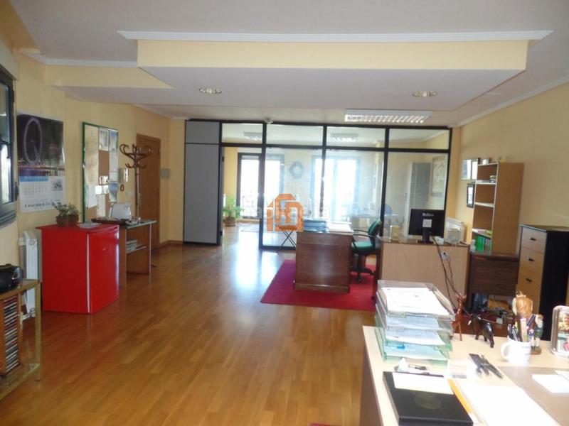 Foto d59d13ee-1330-4d45-acf9-23324642937a. Office space with heating in Centro Ciudad León