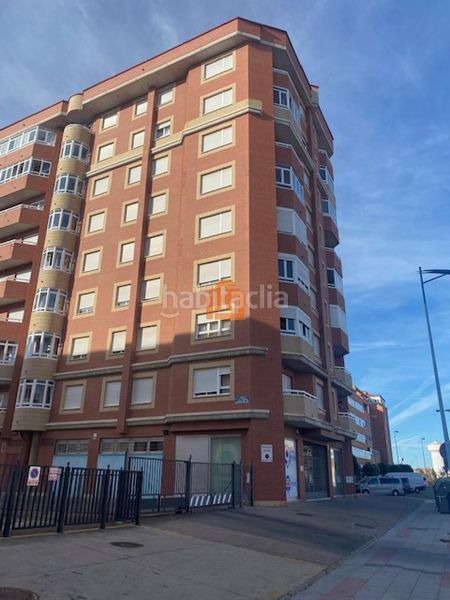 Foto fb5e20bc-473d-44f9-9a0e-f93101287952. Local comercial a El Soto León