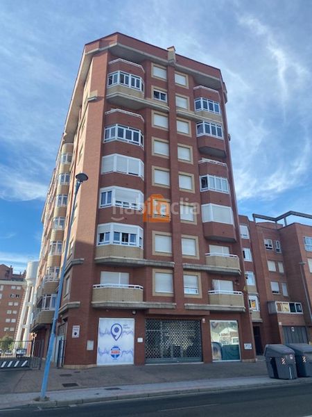 Foto fbd26c73-a7cd-43d1-9ae9-219d06fd9042. Local comercial a El Soto León