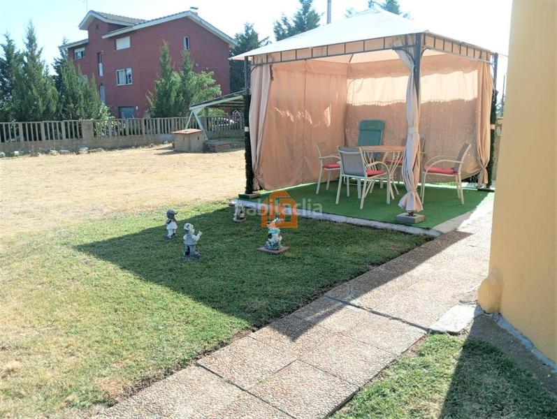 Foto 3f6bbbec-ee43-43e7-a4a3-4dfde405c1c5. Edificio en Sariegos