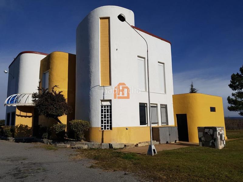 Foto de793b96-cdd3-4c98-b452-d6f14c79a629. Edificio en Sariegos