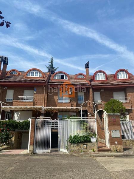 Foto 0c1cc030-c836-4a0d-9f22-18ba8e7c62f3. Casa adossada amb calefacció aparcament piscina a Trobajo del camino