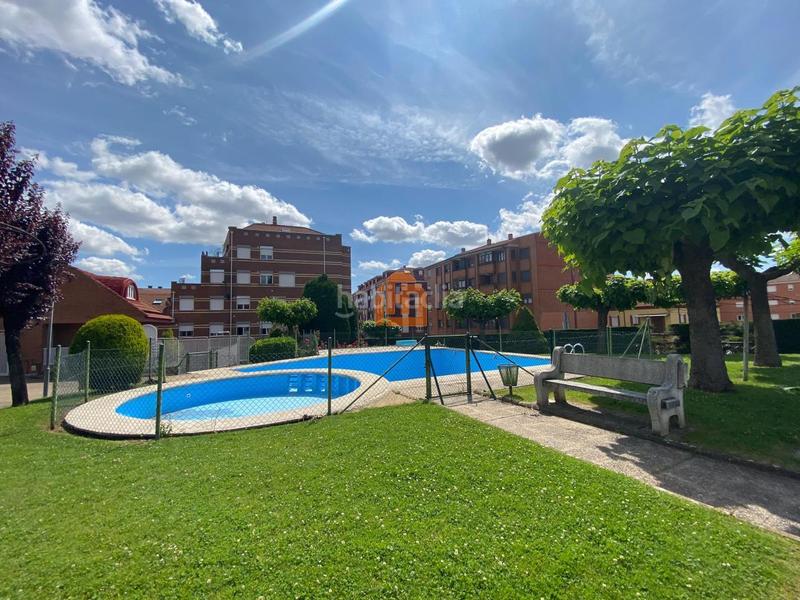 Foto 88108221-8e32-4d46-b5af-24947b5e7a7f. Casa adossada amb calefacció aparcament piscina a Trobajo del camino