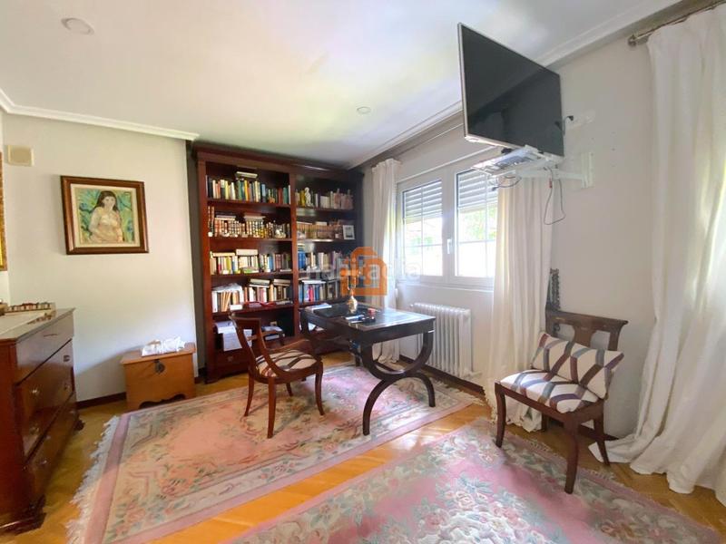 Foto 9a6d5fd3-e508-41ad-9a01-ff8488c287d2. Casa adossada amb calefacció aparcament piscina a Trobajo del camino