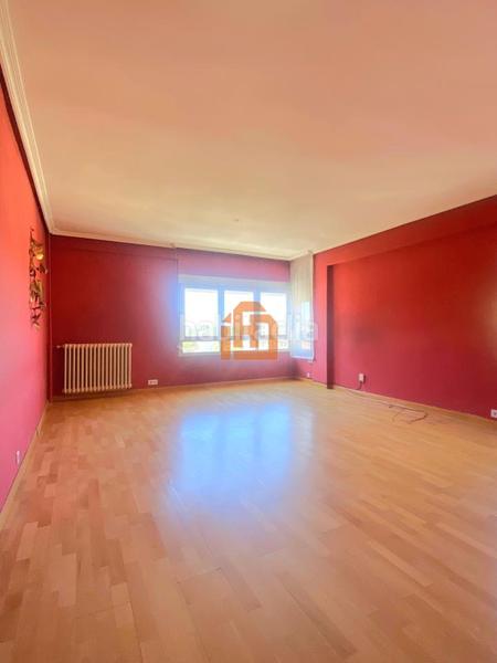 Foto b2c90fd0-ca3b-4ed0-9688-a423bf9feef5. Apartament amb calefacció aparcament a Centro Ciudad León
