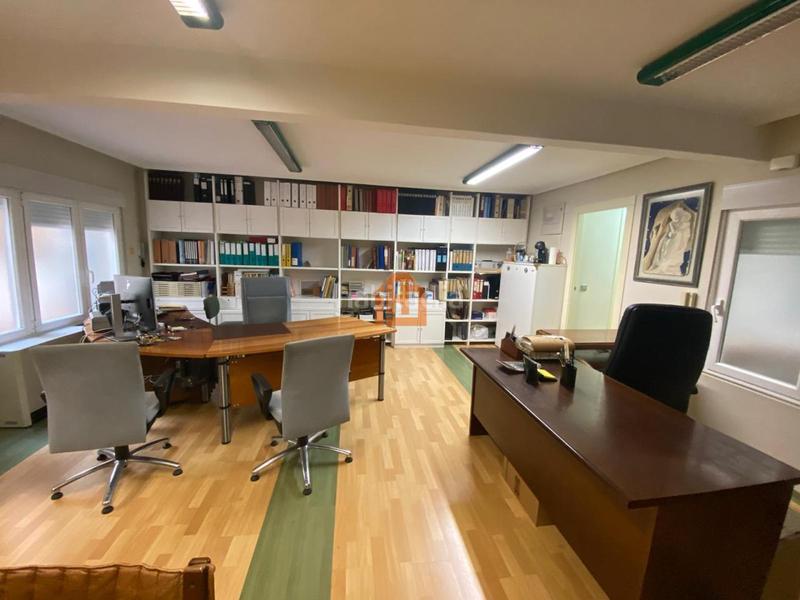 Foto 90c0637d-a125-4ab8-8c07-bf8ee001dff2. Rent office space with heating in Centro Ciudad León
