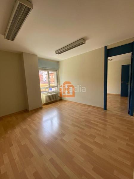 Foto a9d4b5a1-32d1-4efb-a057-02d59efb4f14. Location bureau avec chauffage dans Crucero León