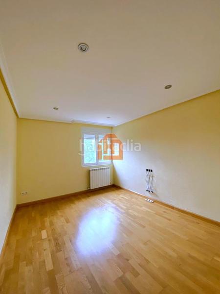 Foto ed51847d-670f-4791-86fd-f5bb3a9d1ba9. Flat with heating in San Claudio - La Chantría León