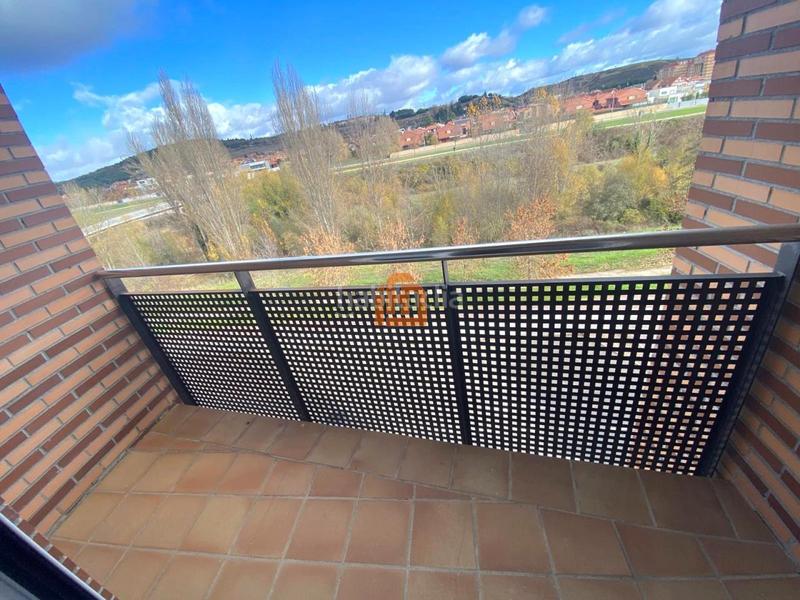 Foto e7853d2a-65d6-4815-a992-d1b09d52c39c. Affitto appartamento con riscaldamento parcheggio in León