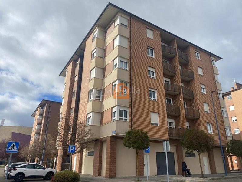 Foto 9f92d43c-9a6c-485f-855f-4a014cec5e3e. Miete etagenwohnung mit heizung parking in El Soto León