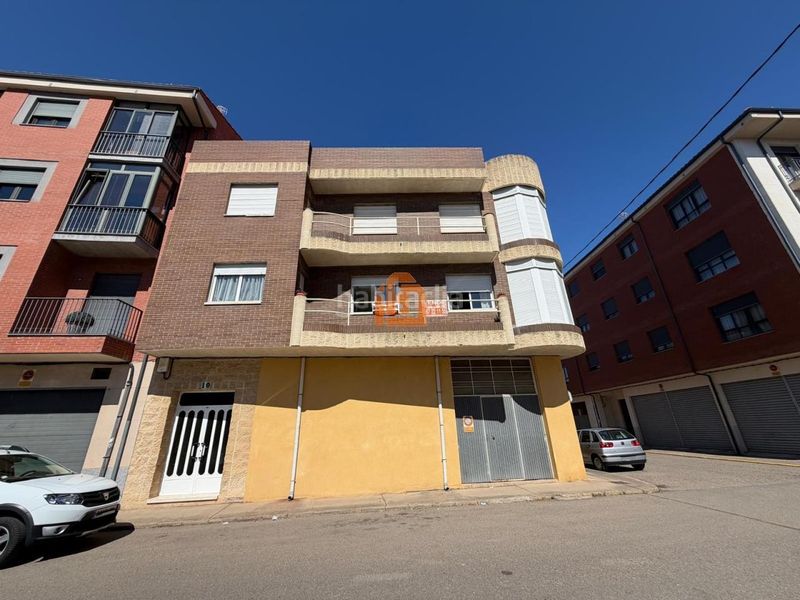 Foto a9383dc5-864c-4be5-9c3c-54bf157a17d2. Casa amb calefacció aparcament a Villarejo de Órbigo