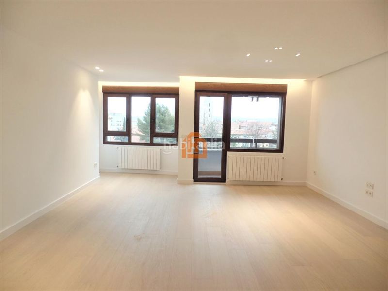 Foto a638e88d-1c99-499b-9dd2-b0cbfa1ece81. Pis amb calefacció aparcament a Centro Ciudad León