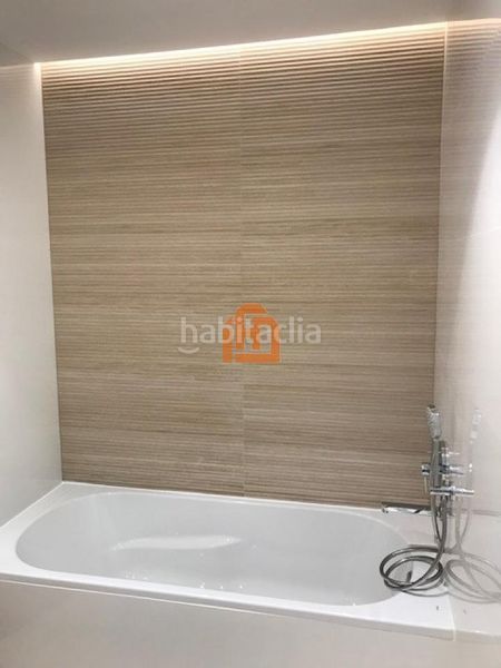 Foto b657e4e3-64e6-41ff-8b1c-01d4e98a6f7b. Pis amb calefacció aparcament a Centro Ciudad León