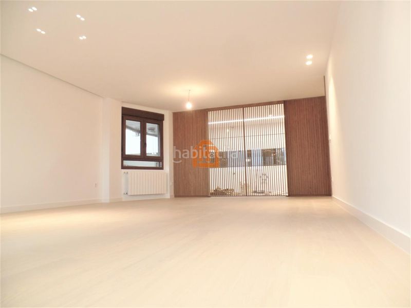 Foto ea177f59-a4c7-4fa2-9442-91a585a452a0. Pis amb calefacció aparcament a Centro Ciudad León