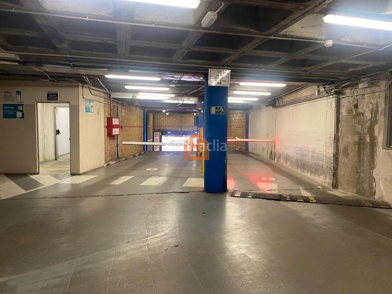 Foto bd2f8a51-0828-43bd-874b-e2327f40b21d. Aparcament cotxe a Casco Antiguo León