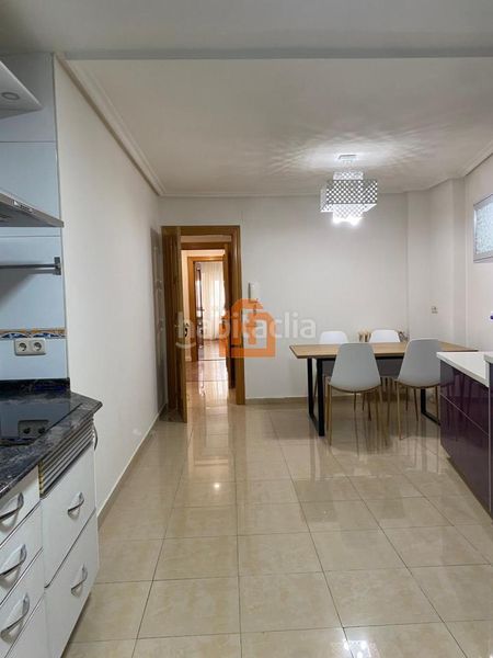 Foto 40dcd58d-a551-4501-a2f1-59ea3f8281f3. Pis amb calefacció a Centro Ciudad León