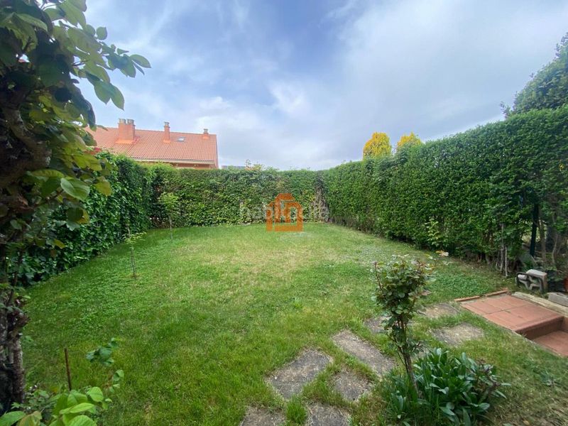 Foto 08317cda-d783-46b3-9b32-2425659580eb. Casa adossada amb calefacció aparcament piscina a Sariegos