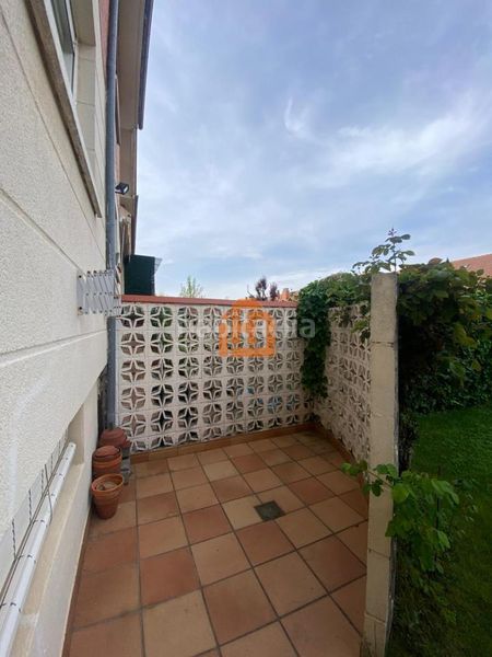 Foto 5c4f7a75-057f-4f8d-a083-8ba63dc0a2aa. Casa adossada amb calefacció aparcament piscina a Sariegos