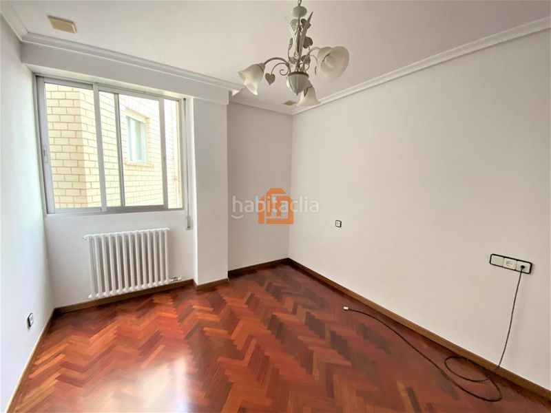 Foto 5916c377-5519-4ce5-aeb3-dedfe9444742. Rent flat with heating parking in Centro Ciudad León