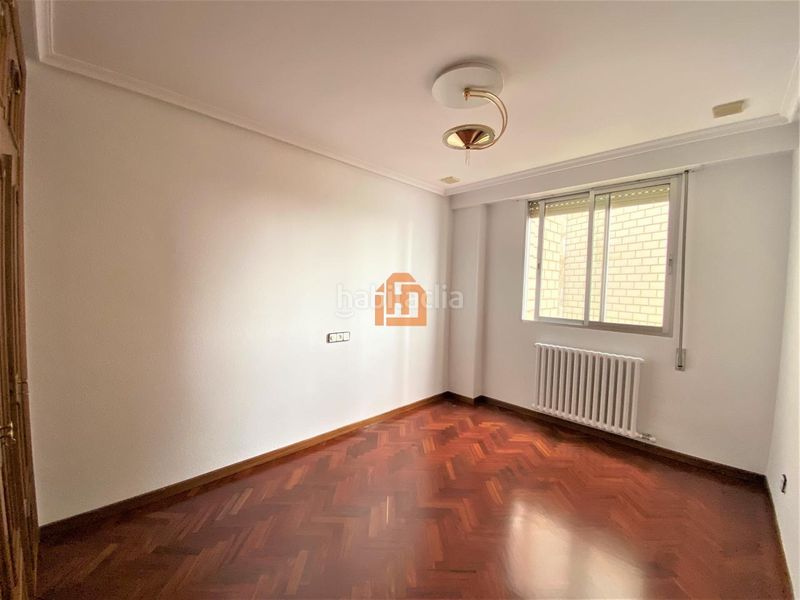 Foto e74ca715-bc6d-4ca1-87c9-ffe19fd8f1df. Rent flat with heating parking in Centro Ciudad León