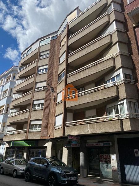 Foto 9445b68a-20e6-40a6-b96a-21986defb15c. Apartament amb calefacció aparcament a Centro Ciudad León