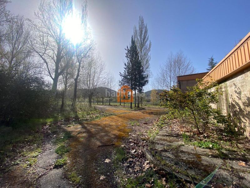 Foto f55b3d52-7756-492e-aaf0-31c244cc23b2. Casa amb calefacció a Robla (La)