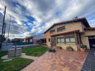 Chalet  Barrio nuevo