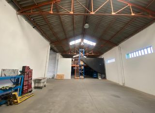 Location Bâtiment à usage industriel  Camino de la cruz 40 24010 leon. Local en camino de la cruz 40 24010 leon trobajo del camino