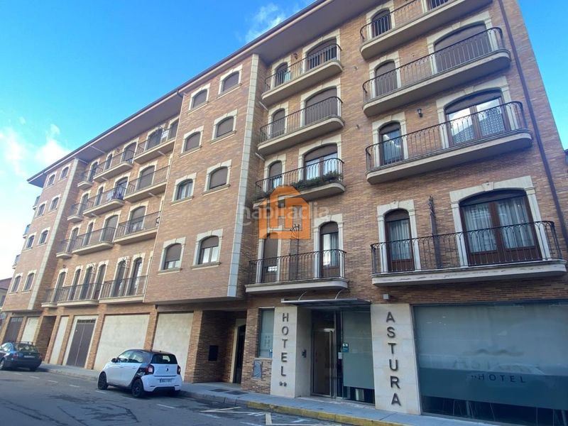 Foto d468b833-ce8f-4e8d-9205-42a62b484486. Pis amb calefacció aparcament a Valencia de Don Juan
