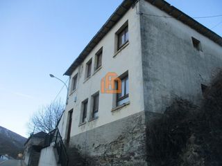 House  Carretera general. Casa en murias de paredes