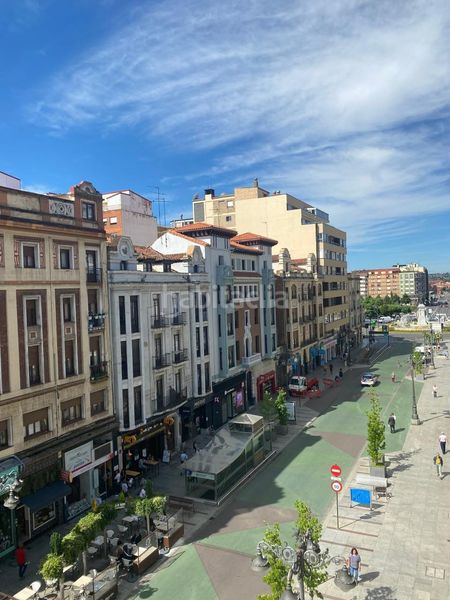 Foto 4a6885ea-7803-4c81-8a30-b98d672bd628. Pis amb calefacció aparcament a Centro Ciudad León