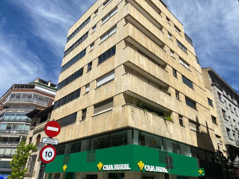 Foto a26c10e3-7678-490d-a1e1-c69a9d1805ec. Pis amb calefacció aparcament a Centro Ciudad León