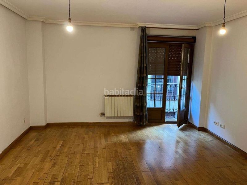 Foto abc47316-bd6d-479d-ac8f-05d7ca58c343. Apartament amb calefacció a Casco Antiguo León