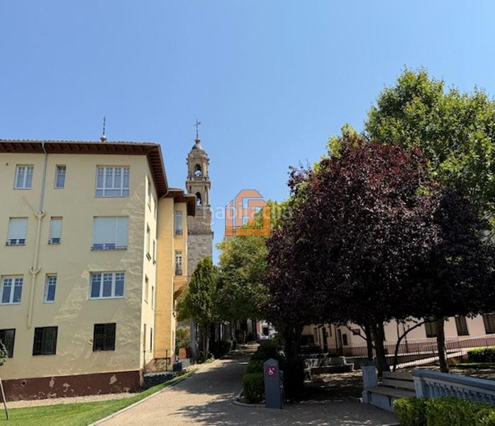 Foto 53dd38b4-ff2d-476f-9ad7-0aff2531296e. Apartament amb calefacció aparcament a Centro Ciudad León