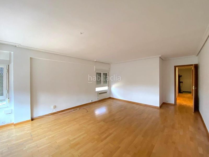 Foto 6c79d59f-d9de-4f6b-9686-064448028b54. Apartament amb calefacció aparcament a Centro Ciudad León