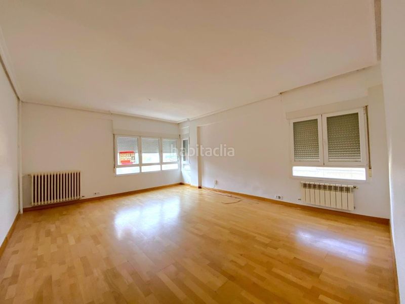 Foto bbe1a602-74f9-494e-b137-5ddb025693be. Apartament amb calefacció aparcament a Centro Ciudad León