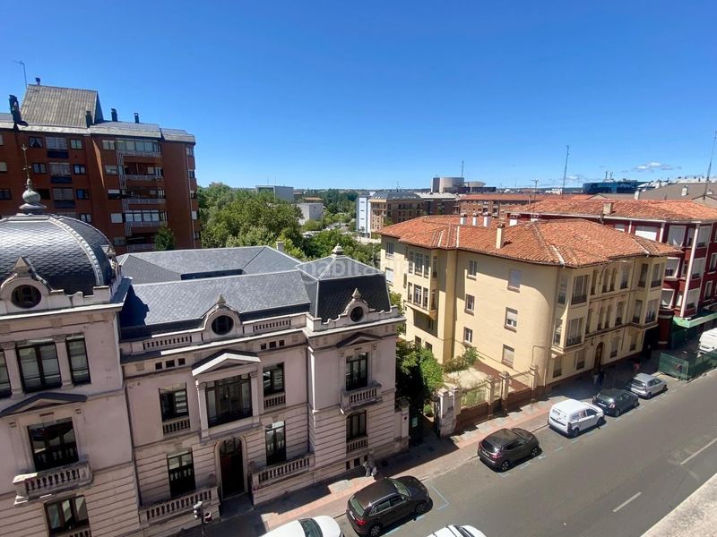 Foto fa18e797-0620-49cf-be03-2182973a600e. Apartament amb calefacció aparcament a Centro Ciudad León
