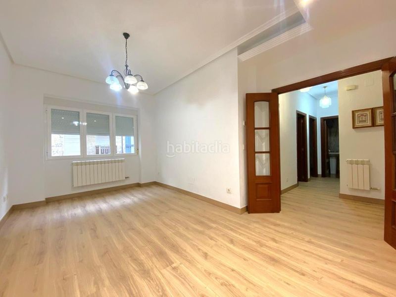 Foto b499c419-c4f1-4284-b472-1ef49d885920. Apartament amb calefacció aparcament a Centro Ciudad León