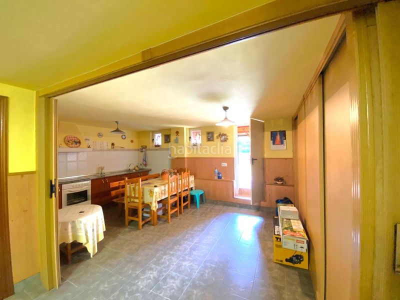 Foto b635483e-53e8-4257-9f2a-4256371b90df. Casa amb calefacció aparcament a Robla (La)