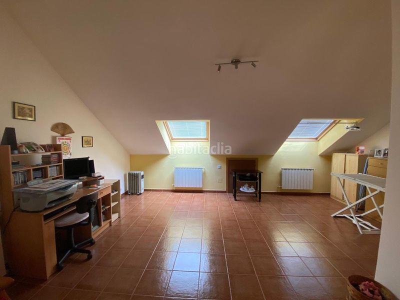 Foto b970495f-d508-467c-83c4-4bd47992266b. Casa amb calefacció aparcament a Robla (La)