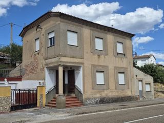 Haus  Le-420. Casa en otero de las dueñas carrocera