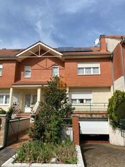 Maison  Calle monteleon. Chalet adosado en la urbanización monteléon