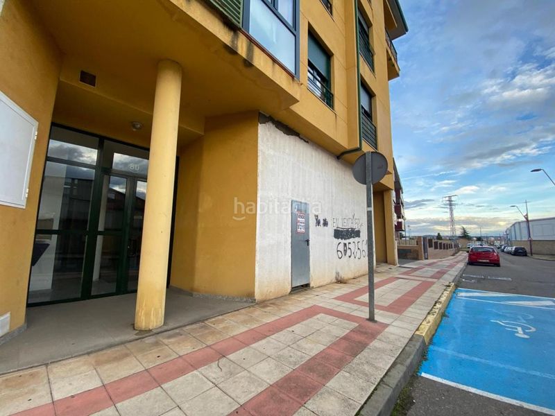 Foto 77b6a83e-5f9f-4c7e-85b7-36e00a9f9d27. Geschäftsraum in Trobajo del camino