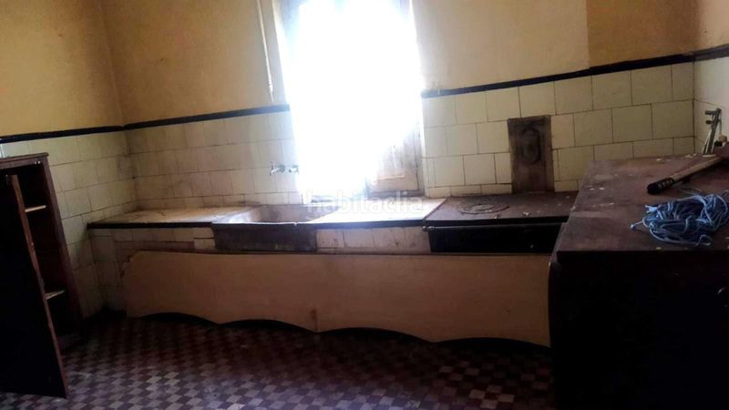Foto 3f6ee500-2e81-4838-8c9b-3c27ba5637e5. Edifici a Cistierna